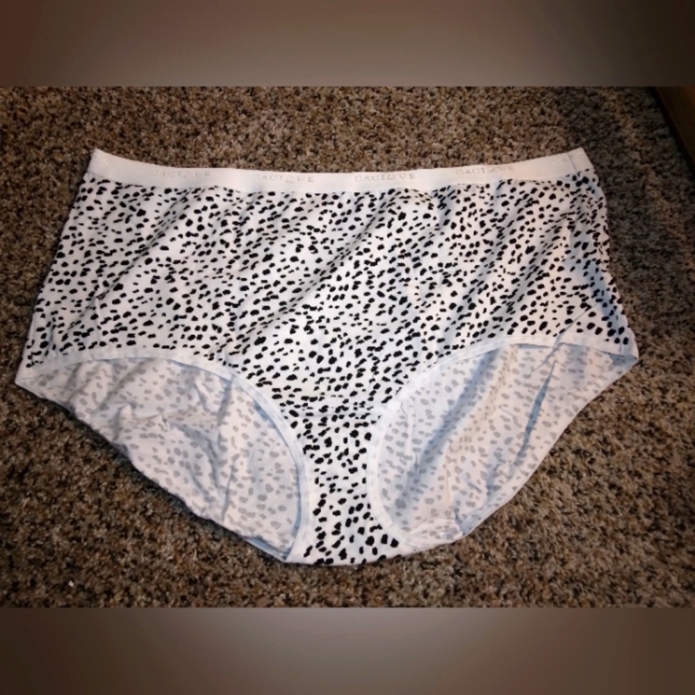 NWOT Cacique White and Black 🖤 Spotted Panties Sz. 26/28